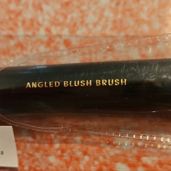 Laura Geller Black Angled Contour/Blush Brush, NWT - Picture 2 of 3